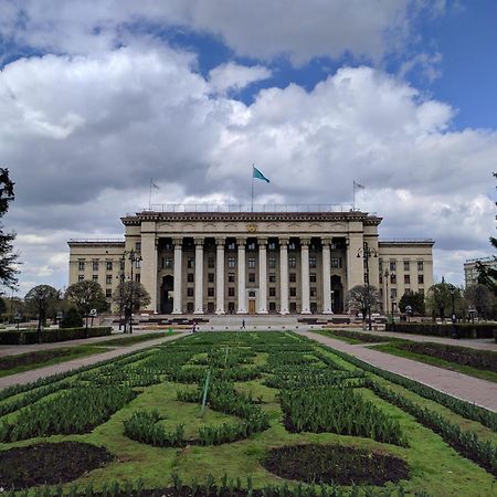 Nadezhda Apartments On The Nauryzbai Batyr 82 Almaty Exterior foto