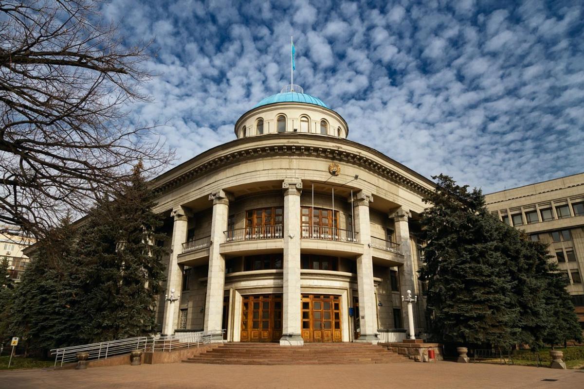 Nadezhda Apartments On The Nauryzbai Batyr 82 Almaty Exterior foto