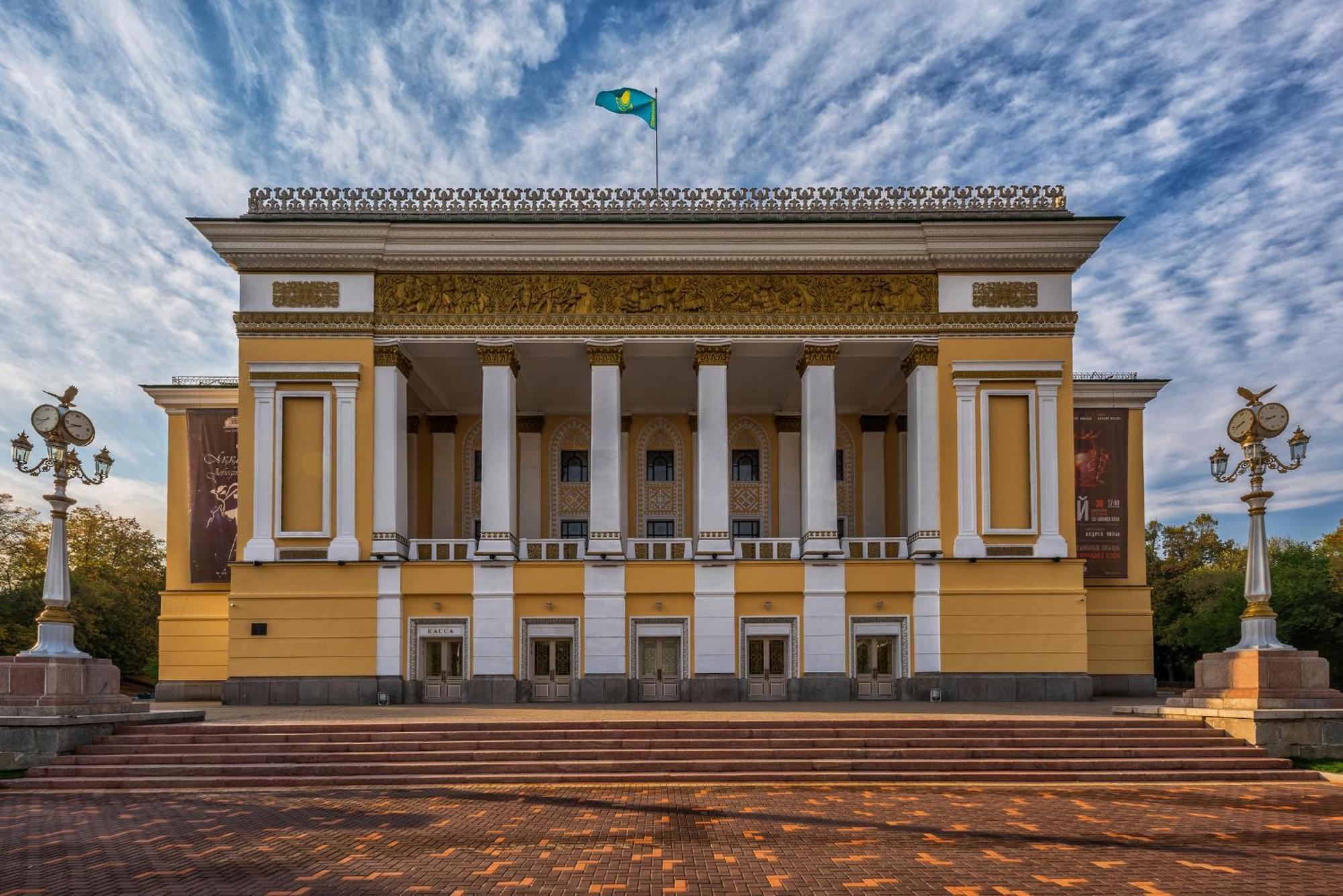 Nadezhda Apartments On The Nauryzbai Batyr 82 Almaty Exterior foto